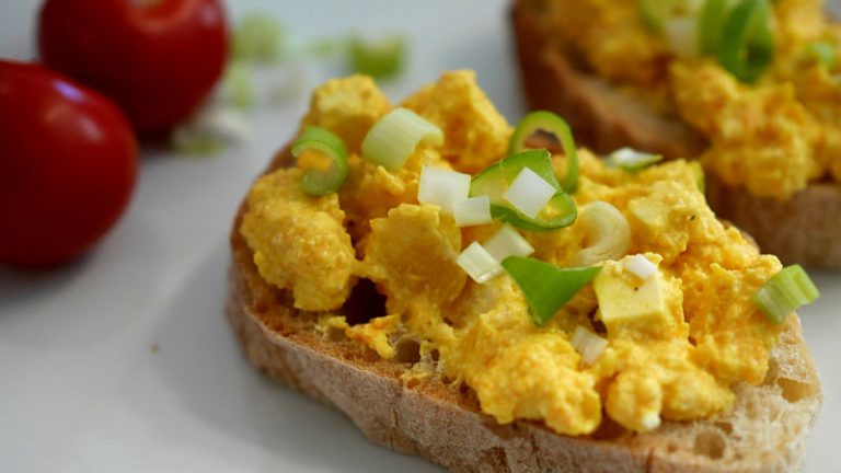 Fruchtiger Curry-Brotaufstrich - mit Tofu und Süßkartoffeln ...