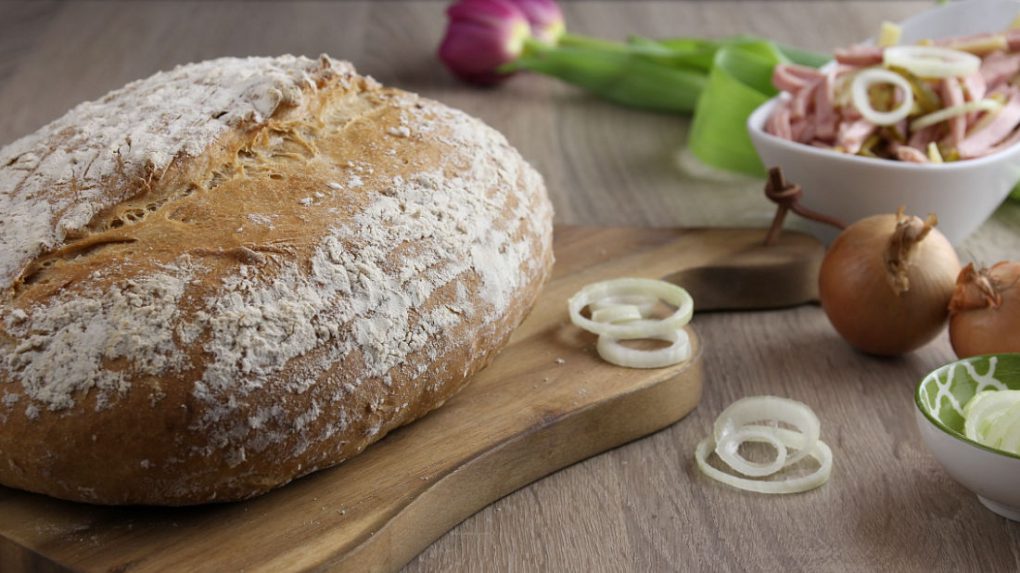 Zwiebelbrot - kräftig mit frischen Zwiebeln - BrotAberLecker