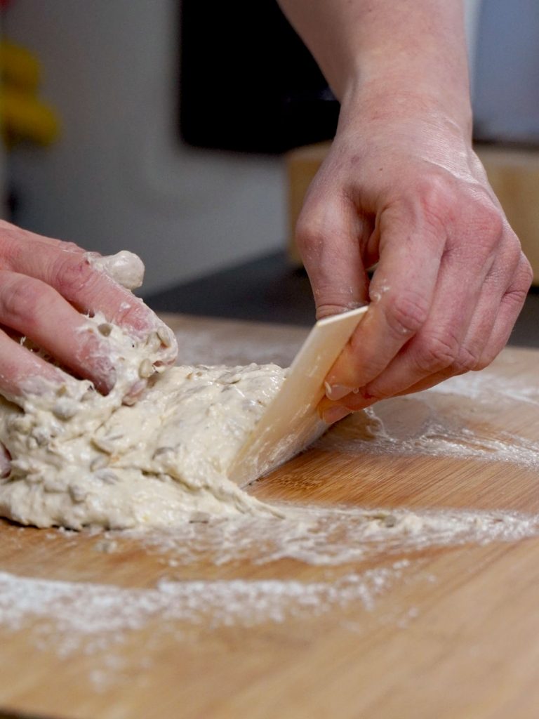 Brotbacken für Einsteiger 7 Teig von Hand BrotAberLecker