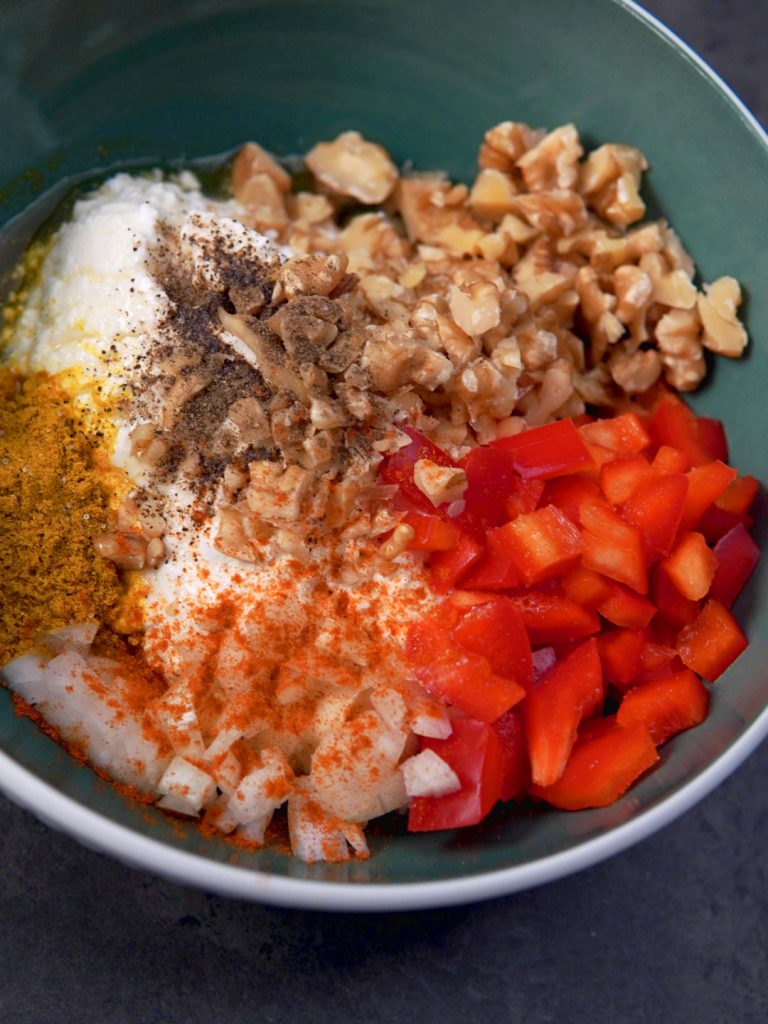 Paprika-Nuss-Aufstrich - würzig mit Curry - BrotAberLecker Paprika-Nuss-Aufstrich - würzig mit Curry - BrotAberLecker